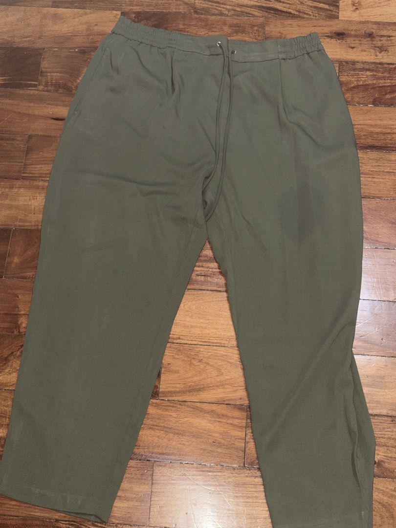 Zara Olive Green Elastic Waist Drawstring Pants (Category: Other Bottoms) located in Quezon City. Submitted by daflowershop (Listing ID 1441837173, Image 1). Description: - Zara olive green pants - Elastic waistband with drawstring - Cropped length - Made in Turkey - Perfect for casual wear - Comfortable fit.