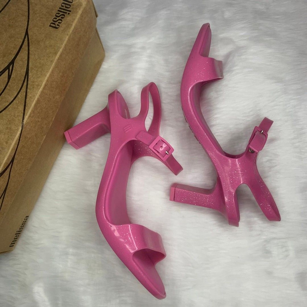100% ORIGINAL & BRANDNEW MELISSA (Category: Heels) located in Manila. Submitted by mydytrends (Listing ID 1442108997, Image 2). Description: - 100% Original & Brandnew Melissa Lady Emme sandals - Color: Pink - Size: 9 (EU 40 / UK 7) - Signature Melissa jelly material - Stylish and comfortable design.