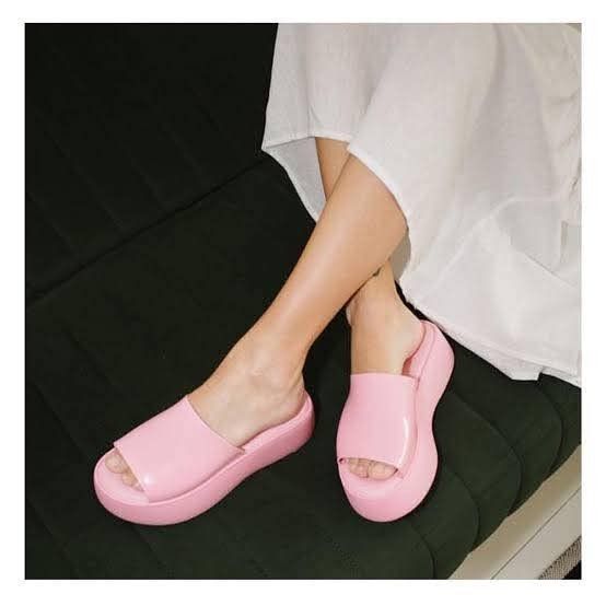 100% ORIGINAL & HRANDNEW NELISSA (Category: Wedges) located in Manila. Submitted by mydytrends (Listing ID 1442107107, Image 2). Description: PRICE IS NEGOTIABLE SIZES: US8 US9 - 100% Original Melissa Becky - Stylish pink color - Comfortable platform design - Perfect for everyday wear.