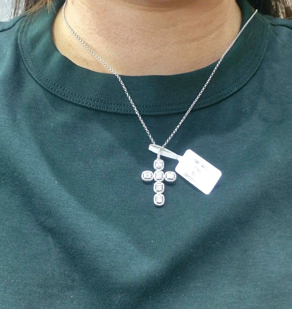 14K HK emerald pendant small 1inch (Category: Necklaces) located in Manila. Submitted by franeyney (Listing ID 1442149610, Image 2). Description: 14K WG emerald illusion pendant 1.9g .50ct 40,000 plus sf.
