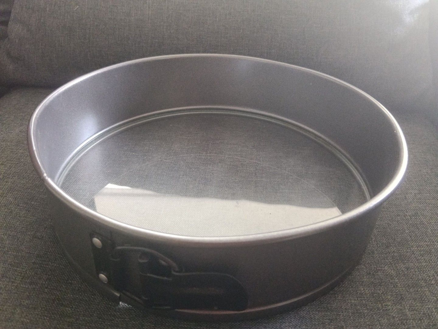 🎂 Round Non-Stick Springform Cake Pan (Baking Tray) - Used Once, Like New! ✨