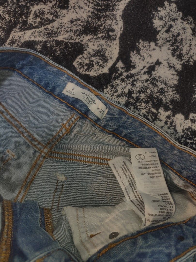 Abercrombie & Fitch short (Category: Shorts) located in Cagayan de Oro. Submitted by jaypeedeistilo (Listing ID 1442027758, Image 3). Description: excellent condition💯 size 27✅.