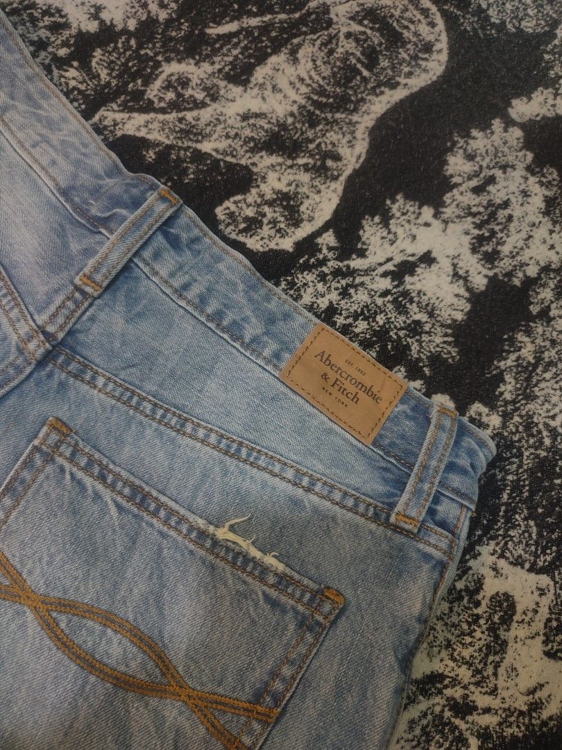 Abercrombie & Fitch short (Category: Shorts) located in Cagayan de Oro. Submitted by jaypeedeistilo (Listing ID 1442027758, Image 2). Description: excellent condition💯 size 27✅.