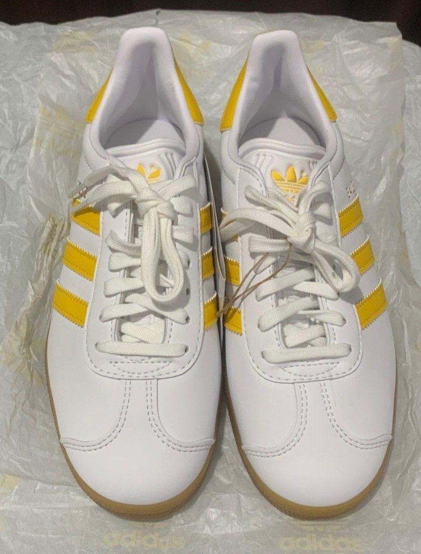 Adidas Gazelle Gum Sole (Category: Sneakers) located in Quezon City. Submitted by sikatfran (Listing ID 1442091732, Image 2). Description: Brand new and guaranteed authentic, bought from Japan. It's just too big for me. With tag (no box) Color:white /bold gold Size:4UK.