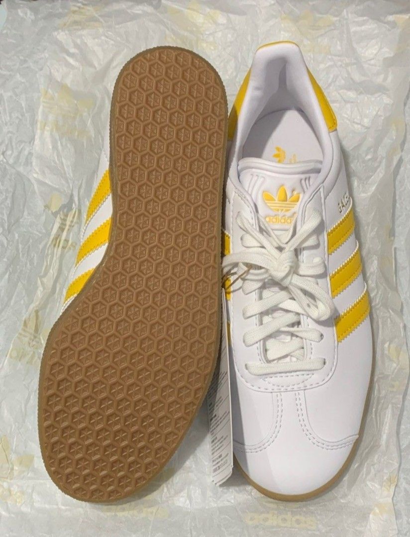 Adidas Gazelle Gum Sole (Category: Sneakers) located in Quezon City. Submitted by sikatfran (Listing ID 1442091732, Image 3). Description: Brand new and guaranteed authentic, bought from Japan. It's just too big for me. With tag (no box) Color:white /bold gold Size:4UK.