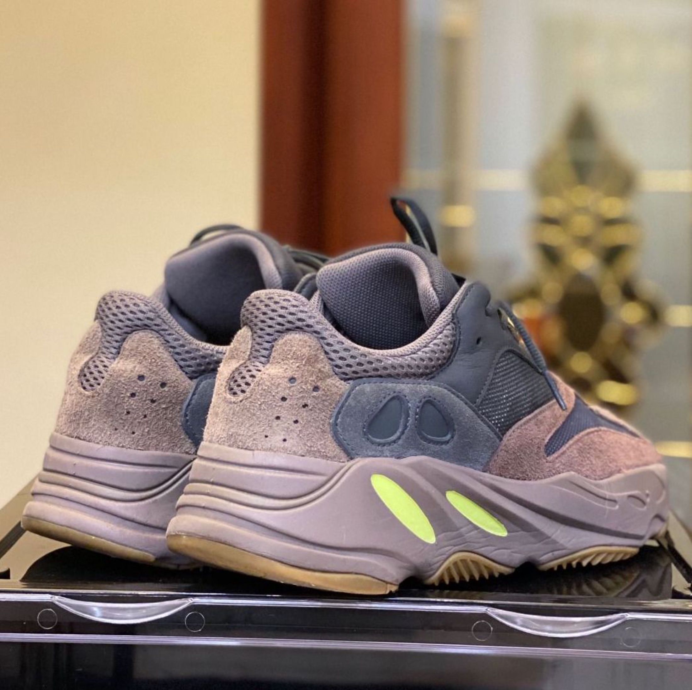 adidas originals Yeezy boost 700 Mauve Dad Shoes Purple (Category: Sneakers) located in Singapore. Submitted by legentlestone (Listing ID 1442069335, Image 2). Description: JUST DROPPED 💧 Adidas adidas originals Yeezy boost 700 Mauve Dad Shoes Purple • New • Free ship • Pay on delivery • 3-day confirm Order via Chat 💬.