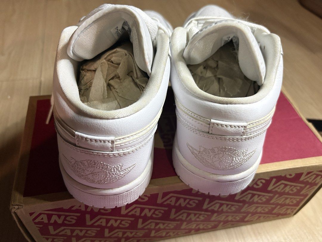 Air Jordan 1 low (Category: Sneakers) located in San Pedro. Submitted by plusizzforless.ph (Listing ID 1442087277, Image 3). Description: Never used- brand new No box Eu40.5/US9 100% original Loc san pedro laguna Pde lalamove/jnt .