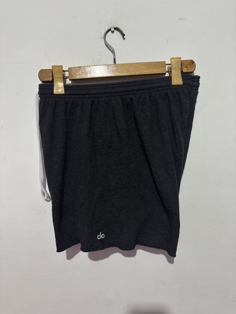 Alo Yoga Grey Sweat Shorts (Category: Activewear) located in Subic. Submitted by thriftpoison (Listing ID 1442016699, Image 1). Description: - Grey sweat shorts from Alo Yoga - Elastic waistband with drawstring - Comfortable and casual, ideal for lounging or workouts - Features Alo logo on the left leg - Raw hem detail - Small on tag - Waist 30-36 Length 15 .