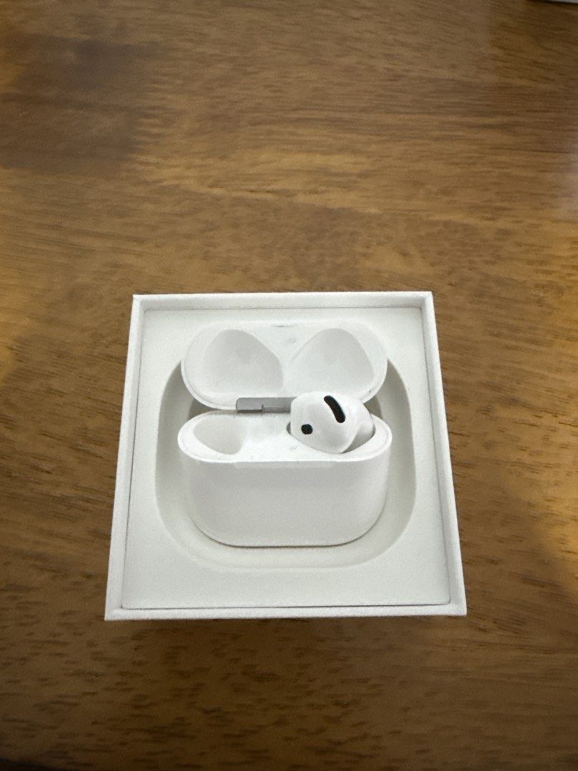 Apple AirPods 4