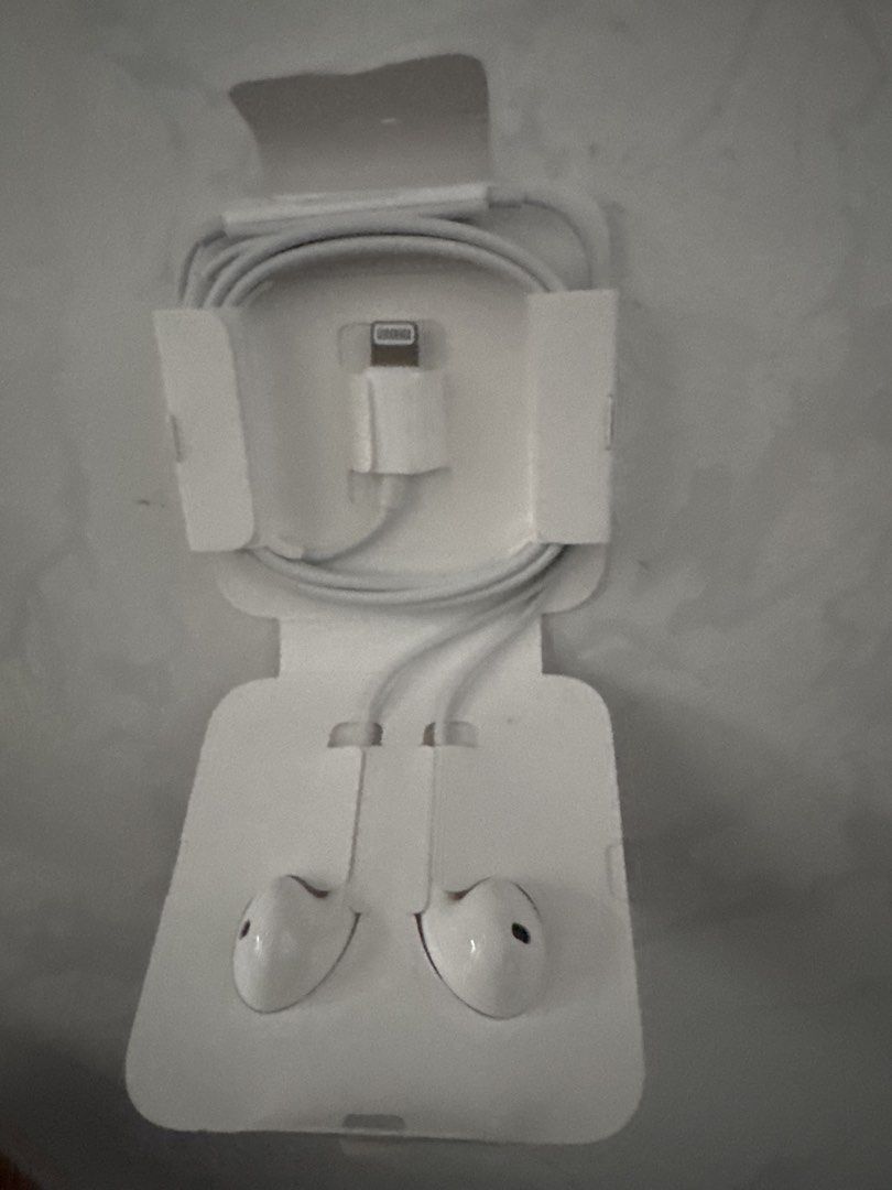 Apple EarPods with Lightning Connector473802055311042561