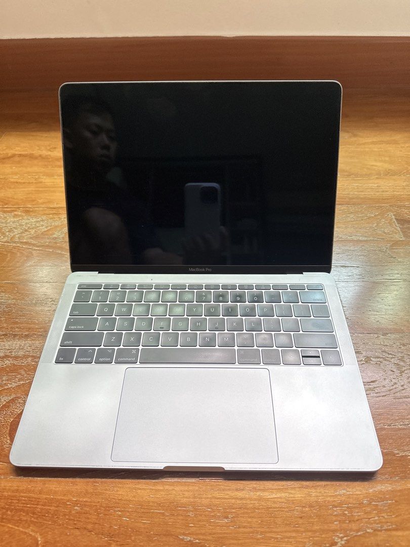Apple MacBook Pro 13-inch 2017473716865715425282