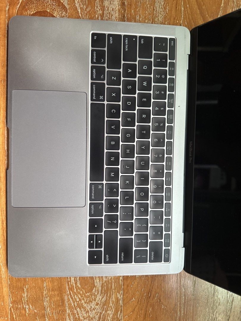 Apple MacBook Pro 13-inch 2017473716865715425283