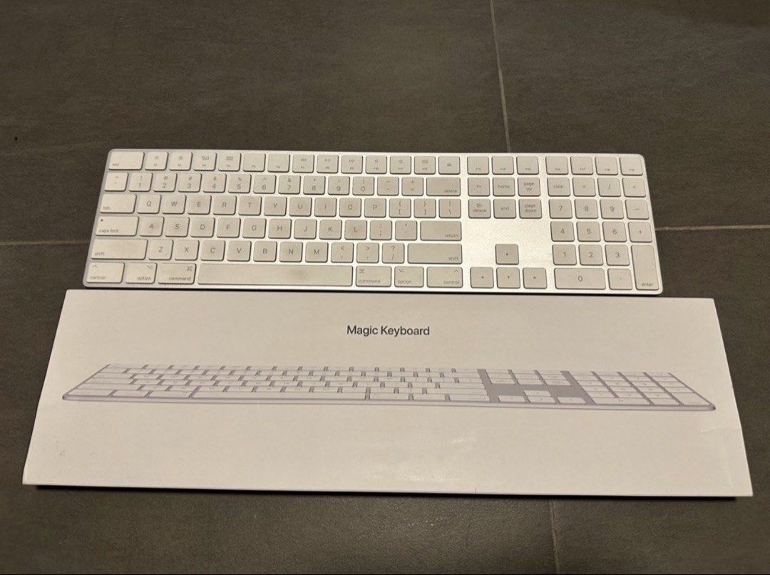 Apple Magic Keyboard with Numeric Keypad - Silver473703981348311040
