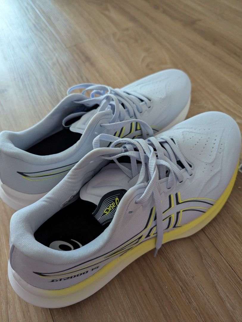 ASICS GT-2000 14 (Wide) Running Shoes (Category: Sneakers) located in Singapore. Submitted by mrminimalist (Listing ID 1441985153, Image 1). Description: - ASICS GT-2000 10 Running Shoes - Blue Fade/Tranquil Teal - Wore only once, realised size too tight.