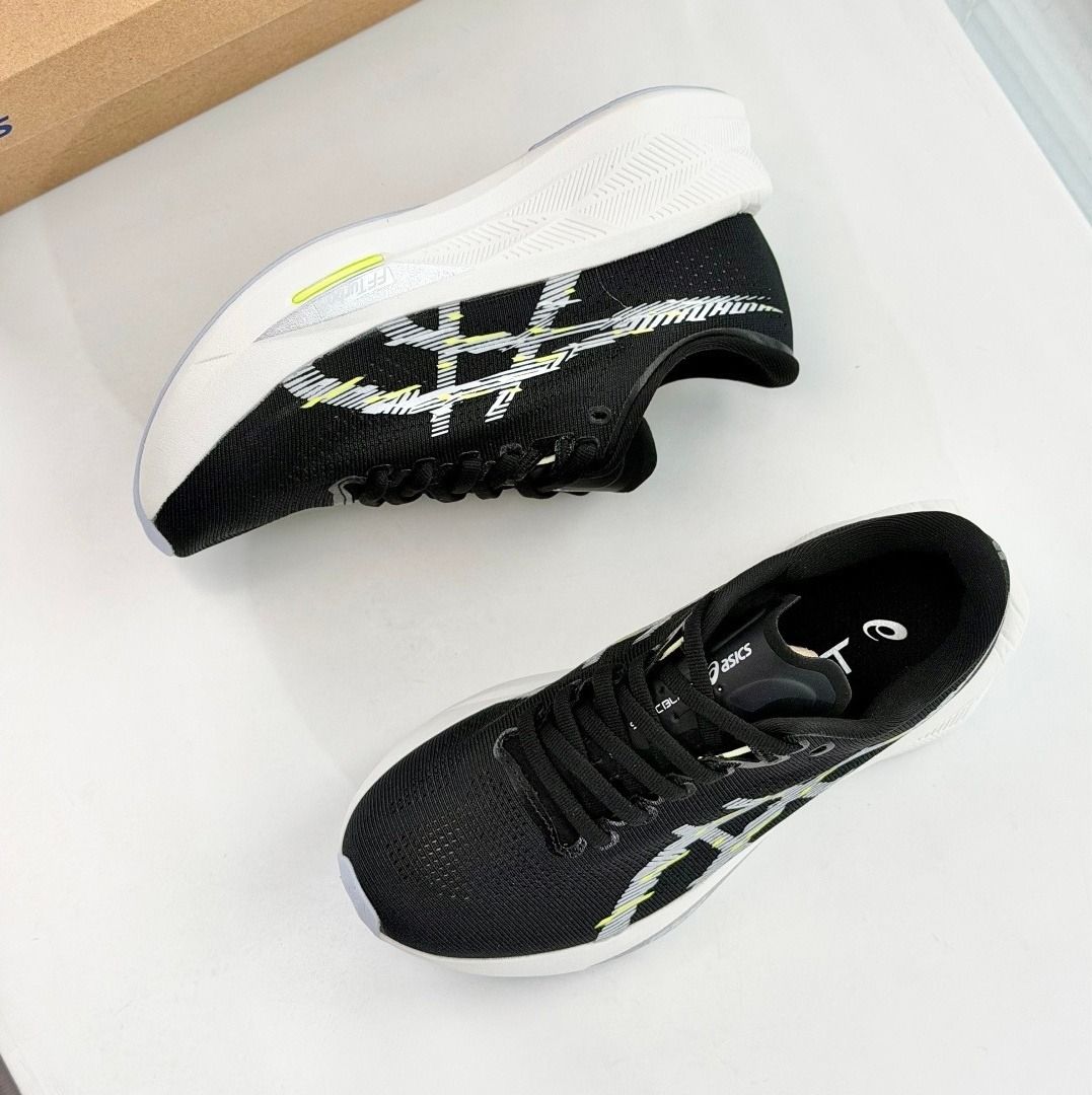 ASICS Unisex MetaSpeed Sonic Blast Carbon-Plated Elite Racing Running Shoes Black / White / Lime Yellow (Category: Sneakers) located in Singapore. Submitted by huiarsmit65689 (Listing ID 1442053389, Image 3). Description: Size 36-45 Arrive in 5–7 days All sizes available No upfront payment, cash on delivery (COD), free delivery Authentic, original shoebox For other styles, colors, and sizes, please DM me.