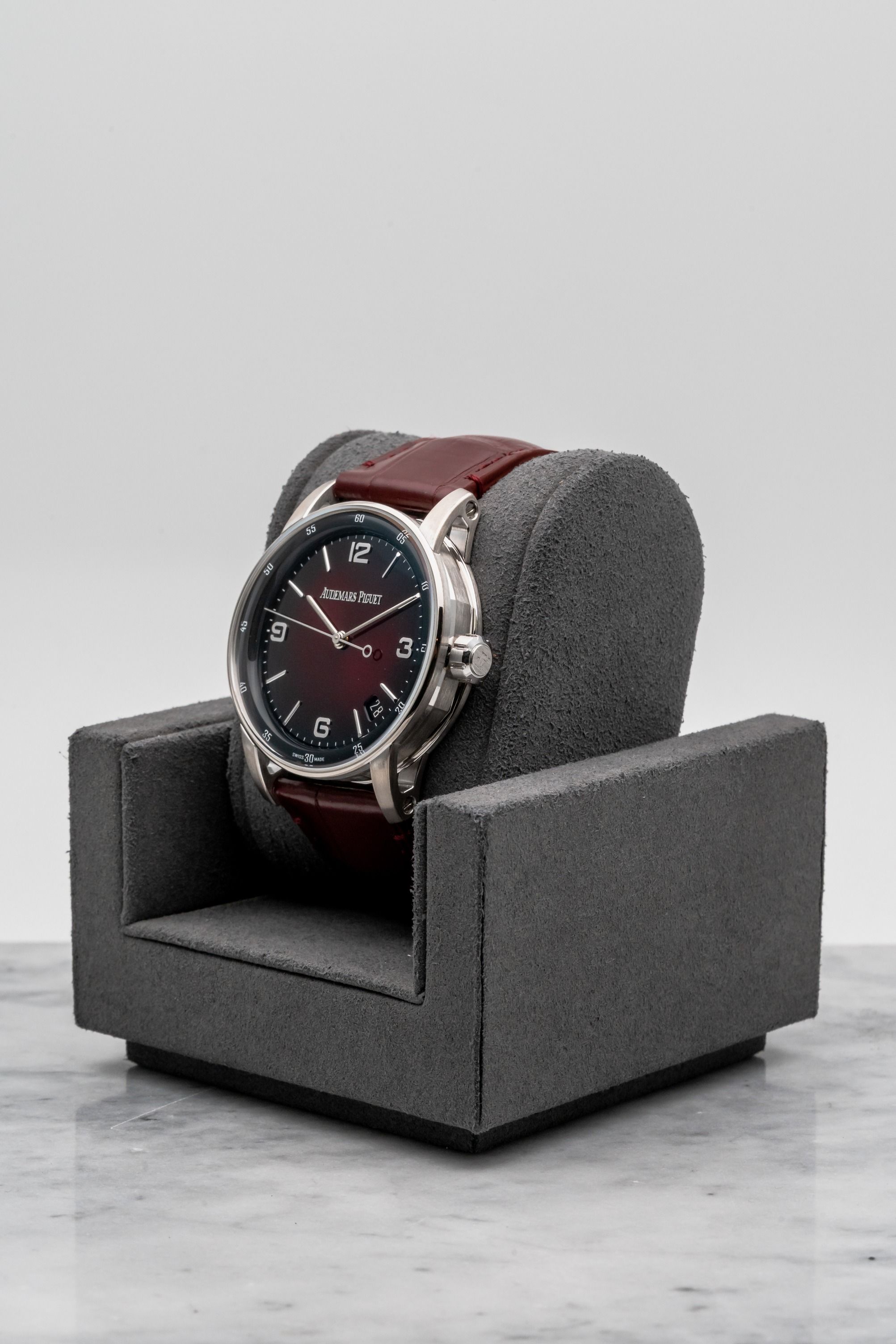 Audemars Piguet Code 11.59 Selfwinding 15210BC.OO.A068CR.01 Burgundy Dial • 2022 • 📦 & 📄 (Category: Watches) located in Singapore. Submitted by timetells (Listing ID 1442018752, Image 2). Description: Brand: Audemars Piguet Model: Code 11.59 Selfwinding Reference Number: 15210BC.OO.A068CR.01 Year: 2022 Case Size: 41 mm Case Material: 18K White Gold Dial: Burgundy Lacquered Dial with Smoked Effect, Applied Arabic Numerals & Date Display Strap: B