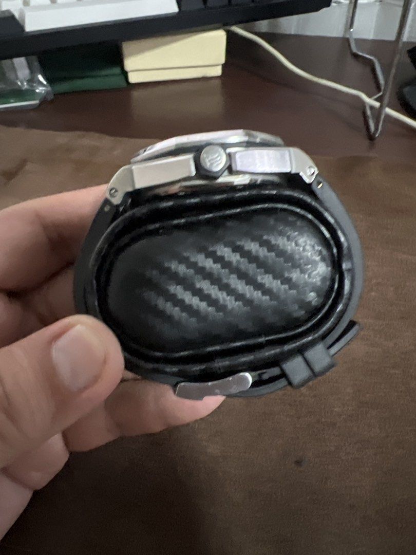Automatic watch (Category: Men's Watches) located in Paranaque City. Submitted by decluttering1990 (Listing ID 1442064822, Image 2). Description: Php 5000 Negotiable for sure buyers Automatic Date adjusts past 12 midnight. Apart from that, watch works ok and tells time.