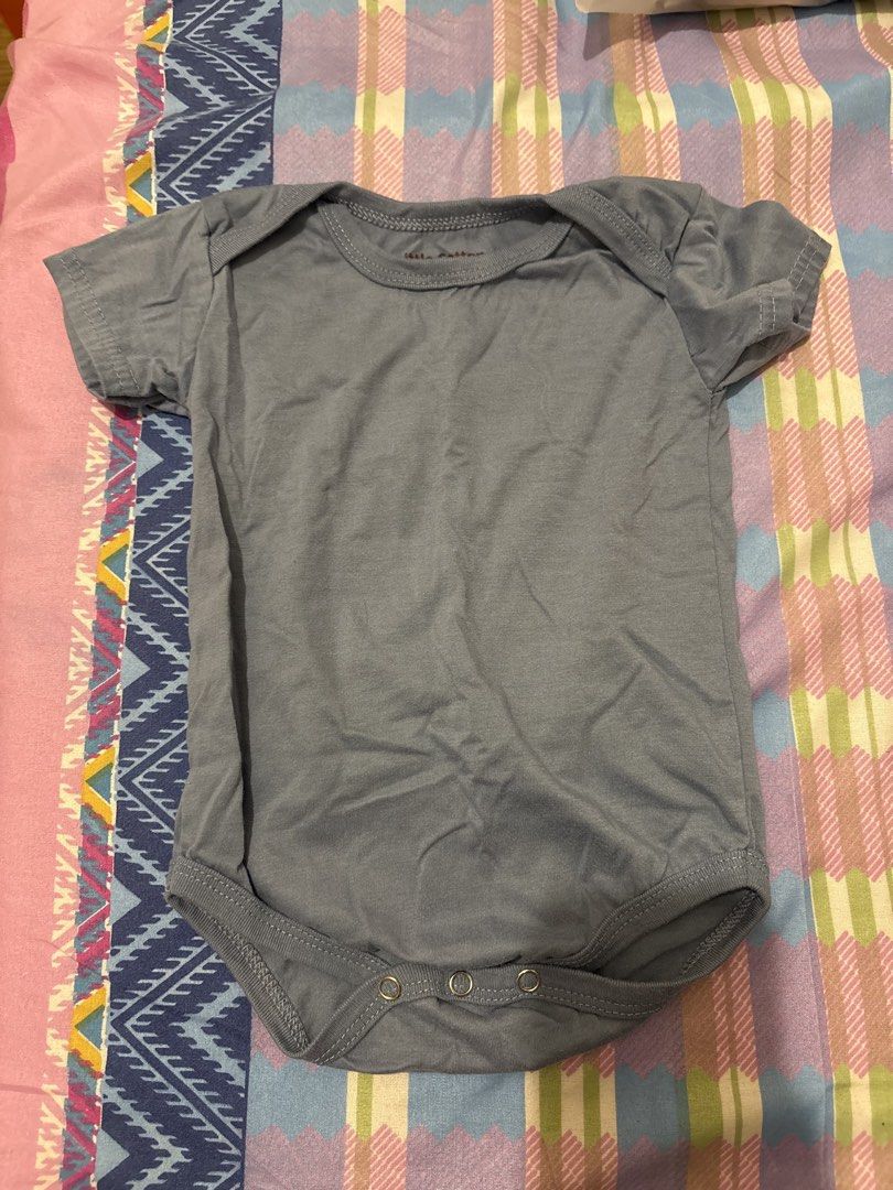 Baby Onesies and Pants Set (Category: Babies & Kids Fashion) located in Pasig City. Submitted by dianexing (Listing ID 1442141715, Image 1). Description: - Bundle of 3 baby clothes - Includes: grey short-sleeve onesie, black 'New Zealand' onesie (fern print), white pants ('Little Dino' print) - Ideal for everyday wear - All items are clean and ready for a new home.
