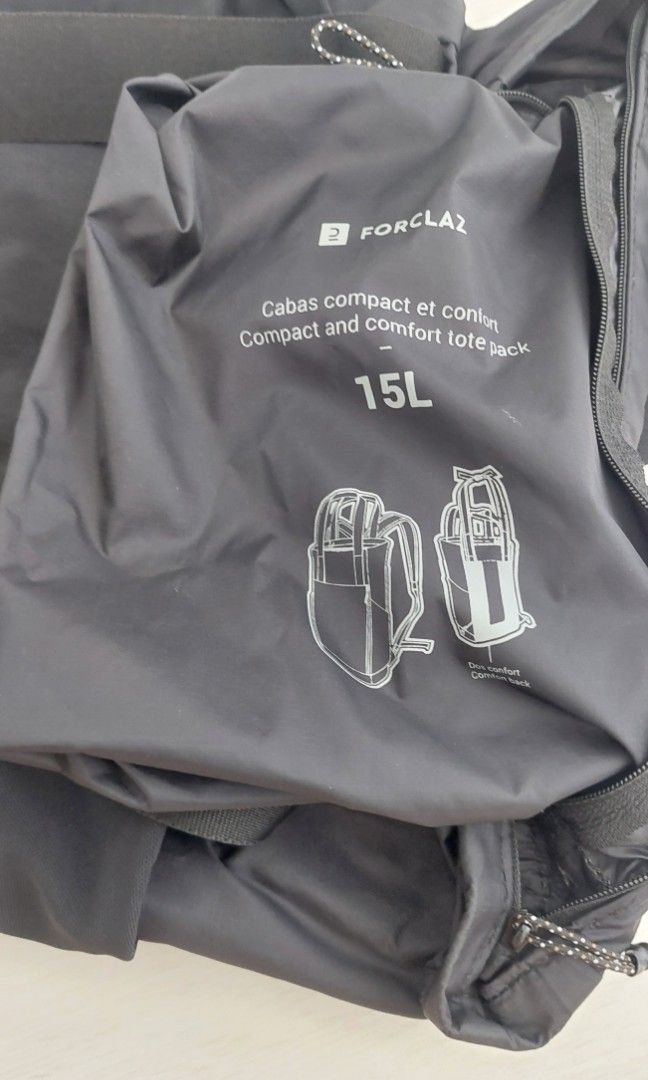 Backpack (Category: Everything Else) located in Singapore. Submitted by shlei (Listing ID 1442039577, Image 3). Description: backpack.Many compartment n saft comfortable n easy to carry..