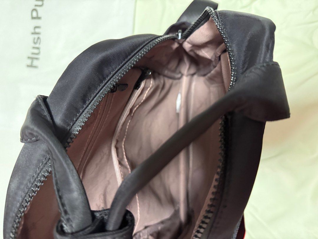 Backpack (Category: Backpacks) located in Singapore. Submitted by gbhh7300 (Listing ID 1442152885, Image 3). Description: .