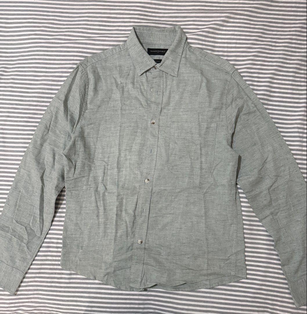 Banana Republic buttondown (Category: Formal Shirts) located in Quezon City. Submitted by jong_17 (Listing ID 1442105716, Image 2). Description: Linen blend shirt Fits small to medium for men, can vecworn overdized by a nedium women.