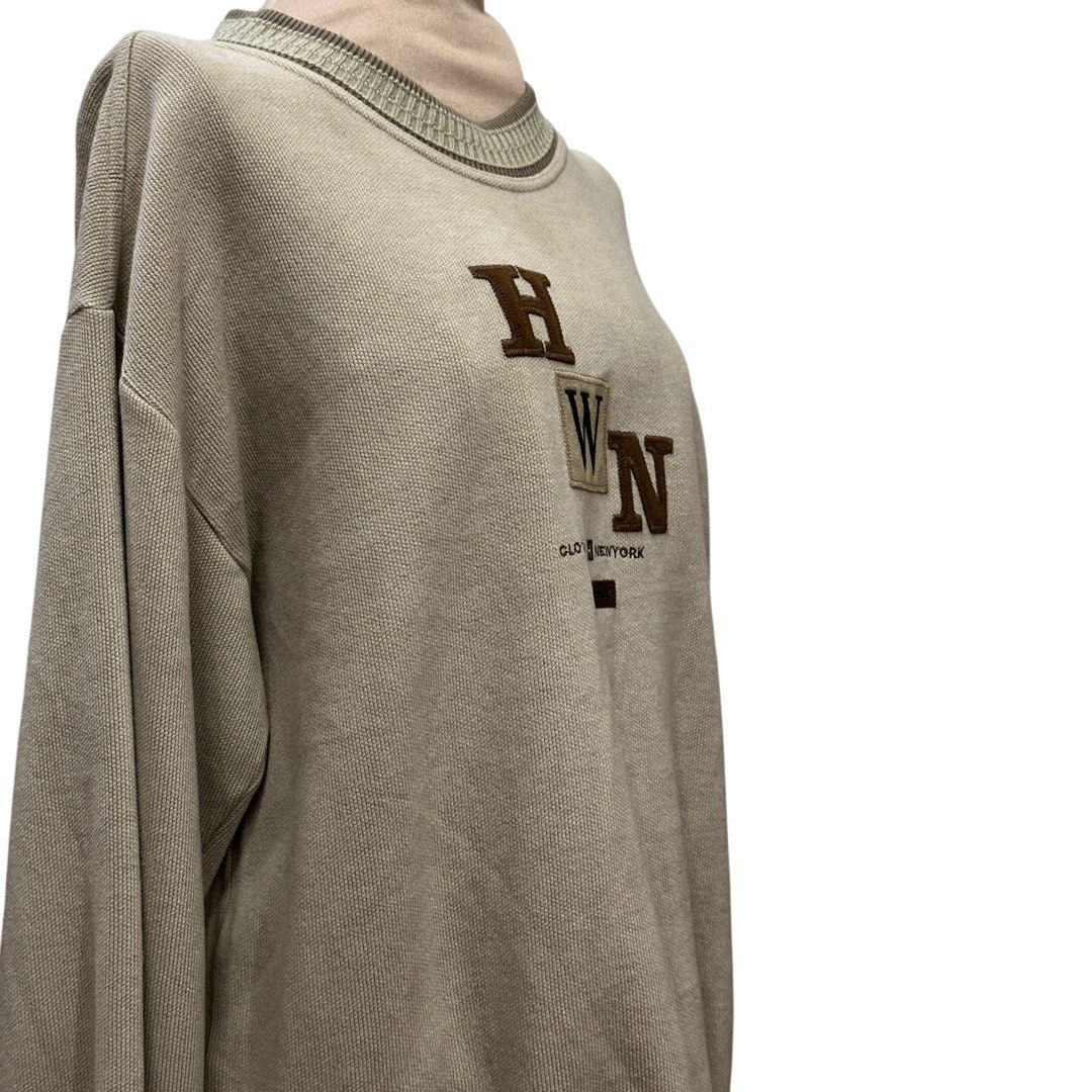 Beige Hathaway Crewneck Sweatshirt (Category: Longsleeves) located in Angeles City. Submitted by toukachi (Listing ID 1442124228, Image 3). Description: .