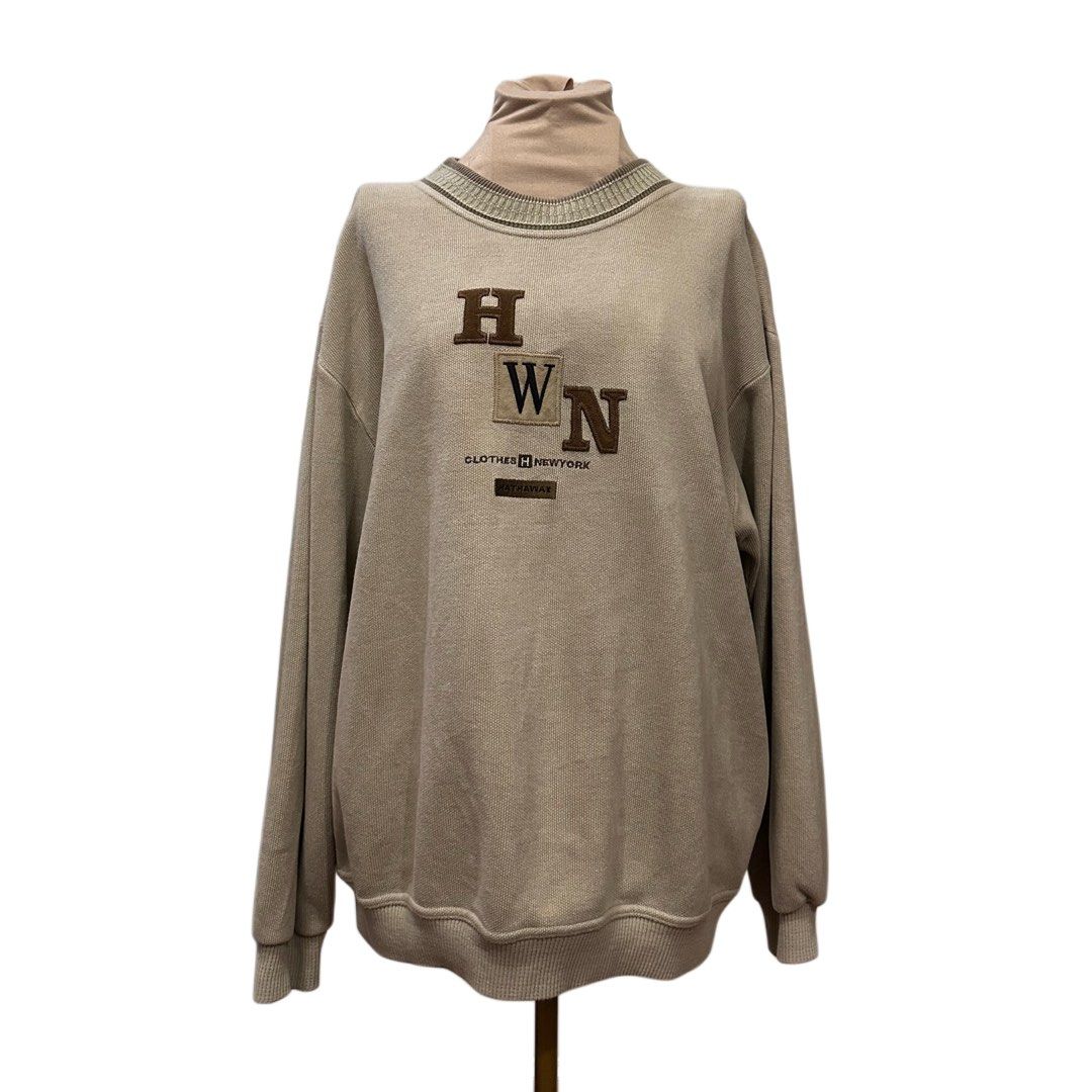 Beige Hathaway Crewneck Sweatshirt (Category: Longsleeves) located in Angeles City. Submitted by toukachi (Listing ID 1442124228, Image 1). Description: .