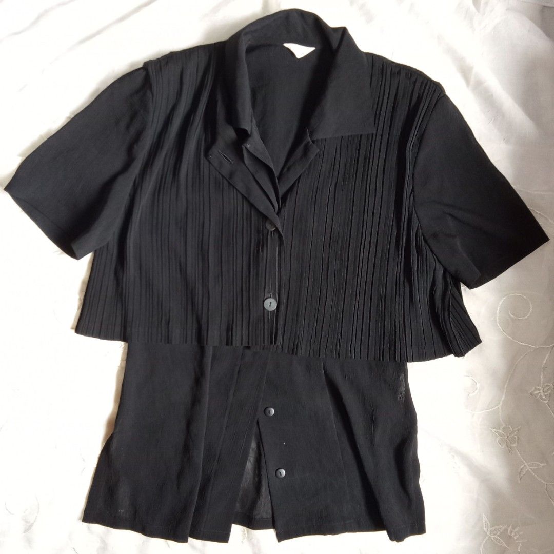 Black Pleated Short Sleeve Button-Up Blouse (Small) (Category: Blouses) located in Talisay. Submitted by peonisces (Listing ID 1442116564, Image 2). Description: - Black short sleeve blouse - Pleated texture on front and sleeves - Two button front closure - Collar neckline - Lightweight fabric - Perfect with skirts or pants.