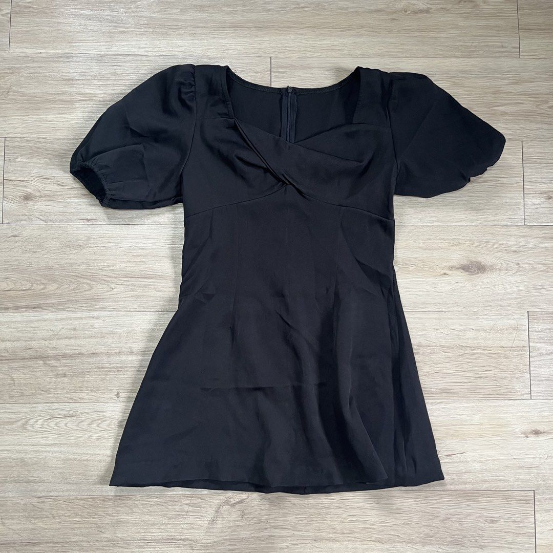 Black Puff Sleeve Mini Dress (Category: Dresses) located in Legazpi City. Submitted by hushedcry (Listing ID 1442021138, Image 2). Description: - Cute black mini dress - Features stylish puff sleeves - Flattering twist detail at the bust - back zipper closure - Ideal for a night out or special occasion - best fits M-L 💌 mop: gcash / maya accepted 📬 shipping via j&t express (sf c/o buyer) for inquiries, dont hesitate to send me a msg! 🩷.