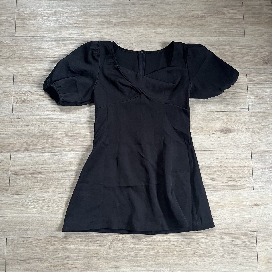 Black Puff Sleeve Mini Dress (Category: Dresses) located in Legazpi City. Submitted by hushedcry (Listing ID 1442021138, Image 1). Description: - Cute black mini dress - Features stylish puff sleeves - Flattering twist detail at the bust - back zipper closure - Ideal for a night out or special occasion - best fits M-L 💌 mop: gcash / maya accepted 📬 shipping via j&t express (sf c/o buyer) for inquiries, dont hesitate to send me a msg! 🩷.