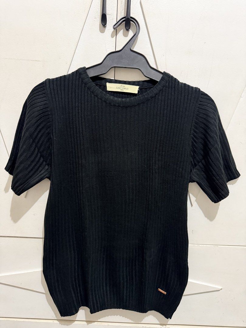 Black Ribbed Knit Top with Short Sleeves (Category: Blouses) located in Muntinlupa City. Submitted by jaja.0903 (Listing ID 1442124167, Image 1). Description: - Basic black ribbed knit top - Short sleeves with a slight flare - Simple and versatile design - Pairs well with jeans or skirts - Easy to style for any occasion - Small rose gold tag detail on the hem.