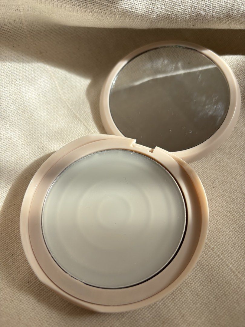 blk cosmetics Invisible Matte Gel Powder (Category: Makeup) located in Navotas City. Submitted by peetamellark16 (Listing ID 1442080007, Image 1). Description: - blk cosmetics Invisible Matte Gel Powder - Translucent finish - Purchased: Sep 2024.