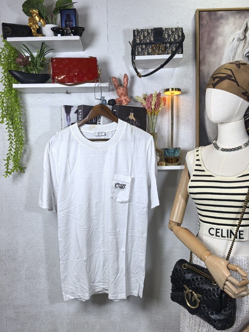 Christian dior tshirt (Category: Luxury Apparel) located in Baguio. Submitted by ashzachary (Listing ID 1442103898, Image 1). Description: Christian dior tshirt Condition :Excellent condition Color rate 10/10 Size : Medium semi large Inches:W19. 5/L29.5 No issues No flaws Super ganda sa personal Pm. More details Good quality Plsss 📌No Bogus 📌No return MOP What you see is what you get PALAWAN, CEBUNA GCASH AND BDO Reminder😊 We're selling thrift