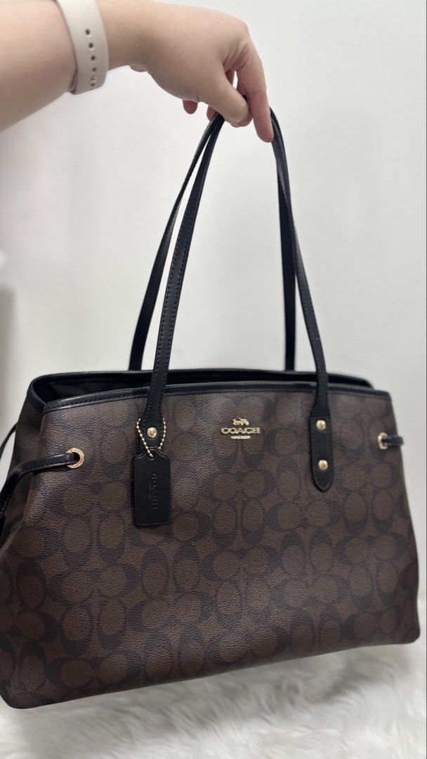 Coach drawstring mahogany (Category: Luxury Bags & Wallets) located in Quezon City. Submitted by aloracollections_ (Listing ID 1442006481, Image 2). Description: .