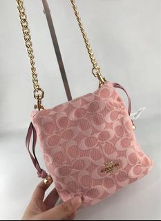 (Category: ) located in . Submitted by yhn_boutique (Listing ID 1433900631, Image 1). Description: .