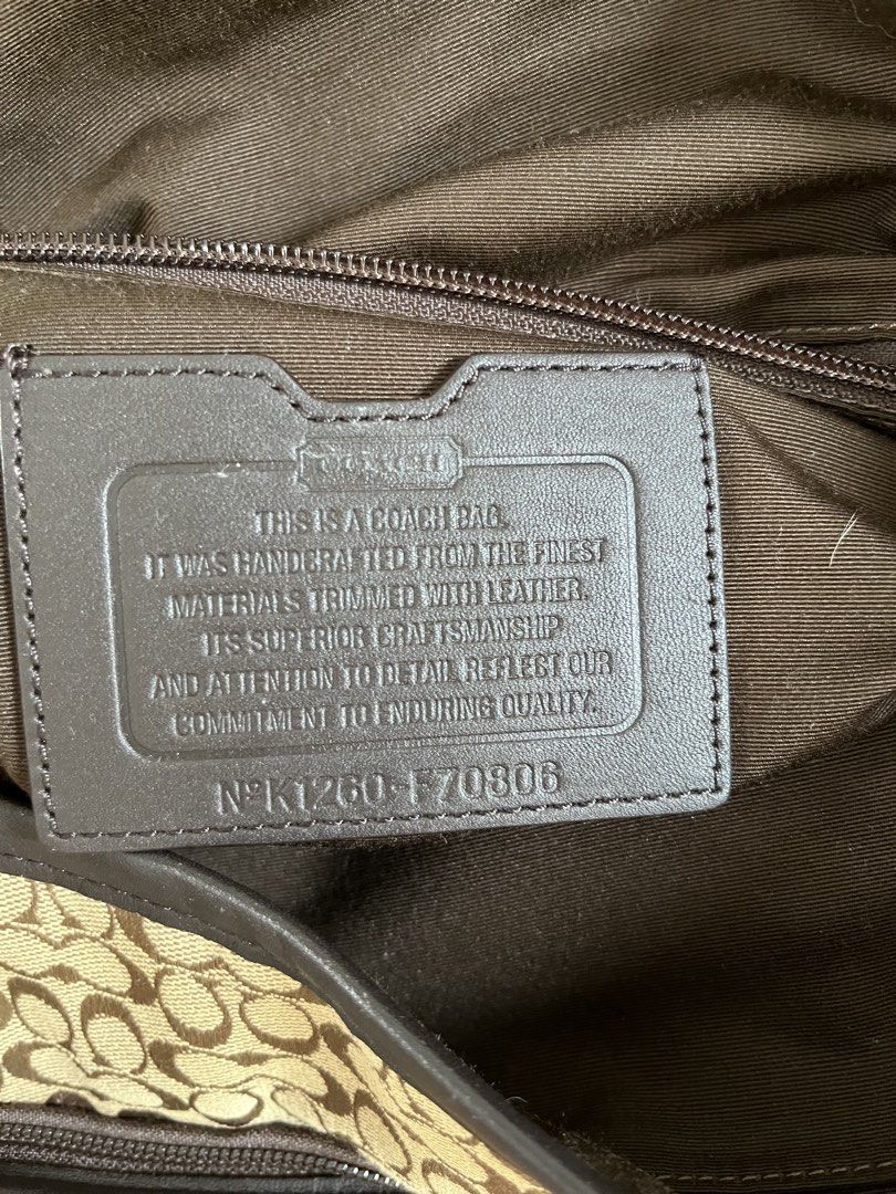 School opening Sale Coach Messenger bag (Category: Luxury Bags & Wallets) located in Manila. Submitted by lersonbrie (Listing ID 1442018584, Image 3). Description: This is a Coach signature jacquard stripe map bag, featuring a central navy blue vertical stripe. Clean, with tolerable signs of use, lining intact.