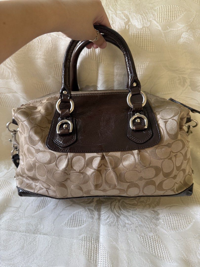 Coach Signature Ashley satchel (Category: Luxury Bags & Wallets) located in Rizal. Submitted by passingpieces (Listing ID 1442021351, Image 2). Description: - authentic coach - issues: rubs Buyer will shoulder shipping fee Within Metro Manila: lalamove Outside of Metro Manila: J&T.
