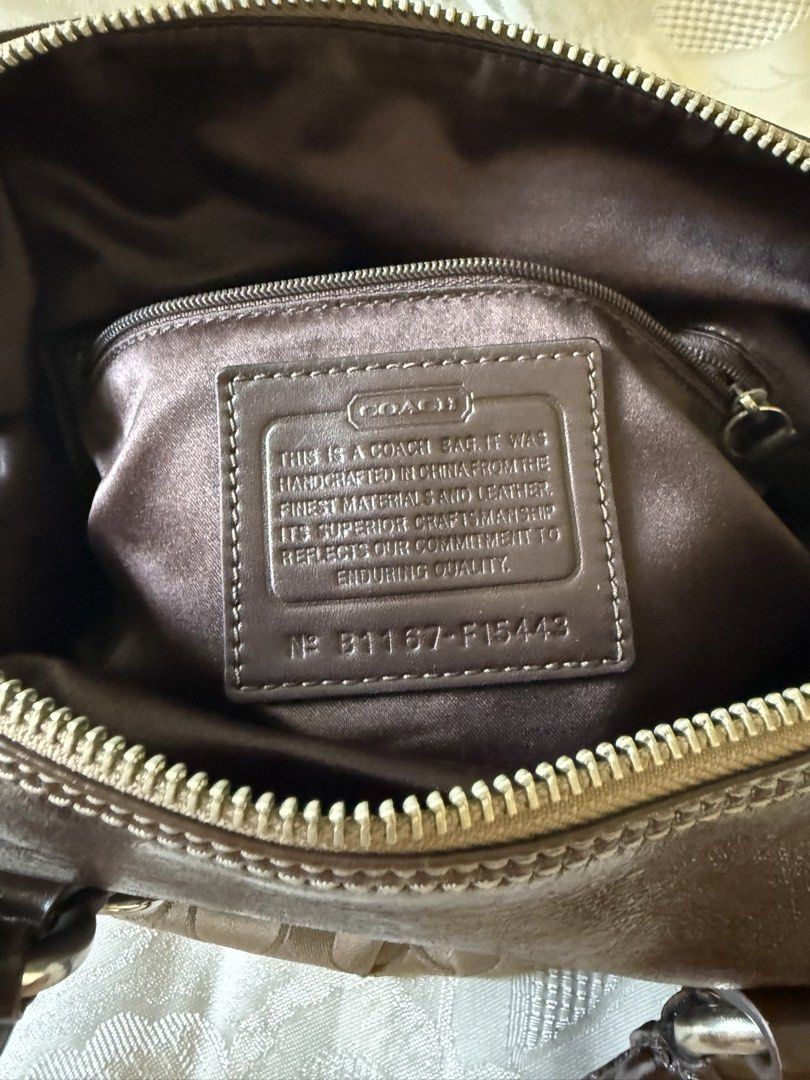 Coach Signature Ashley satchel (Category: Luxury Bags & Wallets) located in Rizal. Submitted by passingpieces (Listing ID 1442021351, Image 3). Description: - authentic coach - issues: rubs Buyer will shoulder shipping fee Within Metro Manila: lalamove Outside of Metro Manila: J&T.