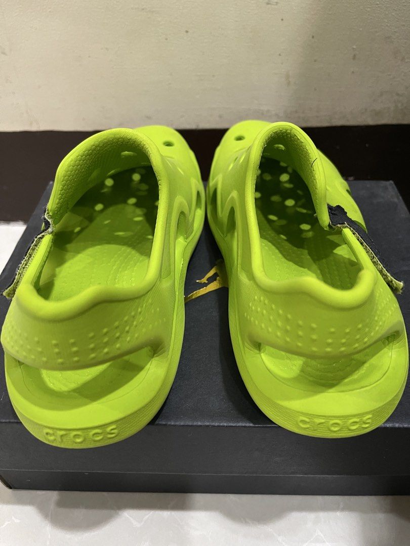 Crocs Literide Clog Neon Green Sandals (Category: Babies & Kids Fashion) located in Minglanilla. Submitted by mi_jin (Listing ID 1441975930, Image 3). Description: Crocs Swiftwater Wave Kids Summer Water Sandals In Volt Green J1 (18-19cm) 📍Cebu, City.
