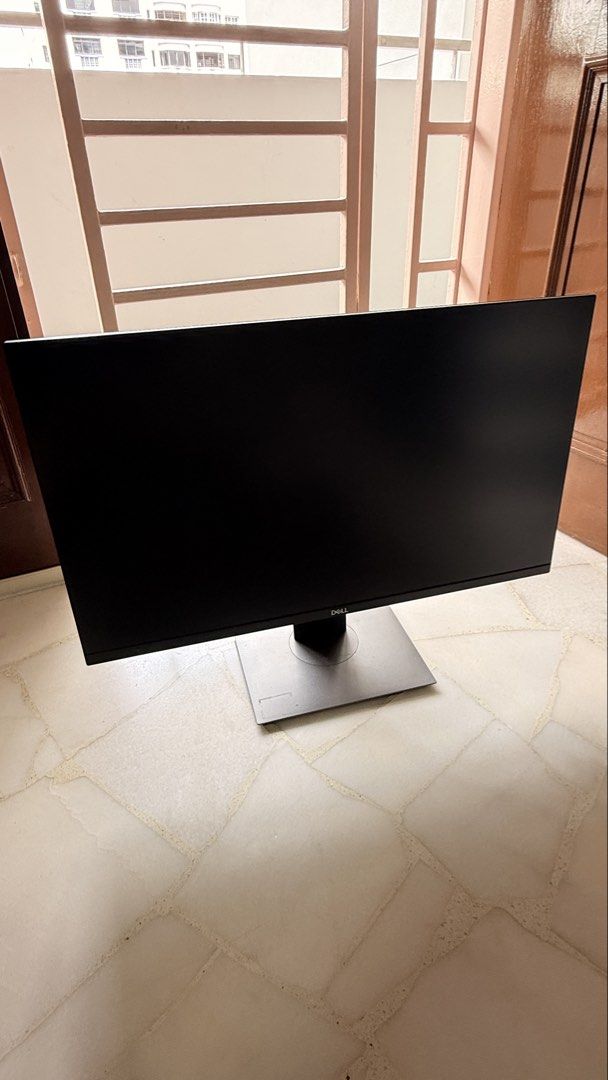 Dell P2719H Flat Panel Monitor
