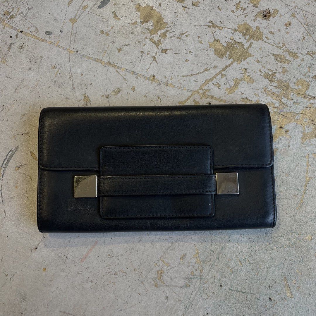 Delvaux Madame Wallet (Category: Luxury Bags & Wallets) located in Manila. Submitted by walter_wt (Listing ID 1442051253, Image 1). Description: Delvaux Madame wallet Condition- 9/10 Need clean Pure leather .