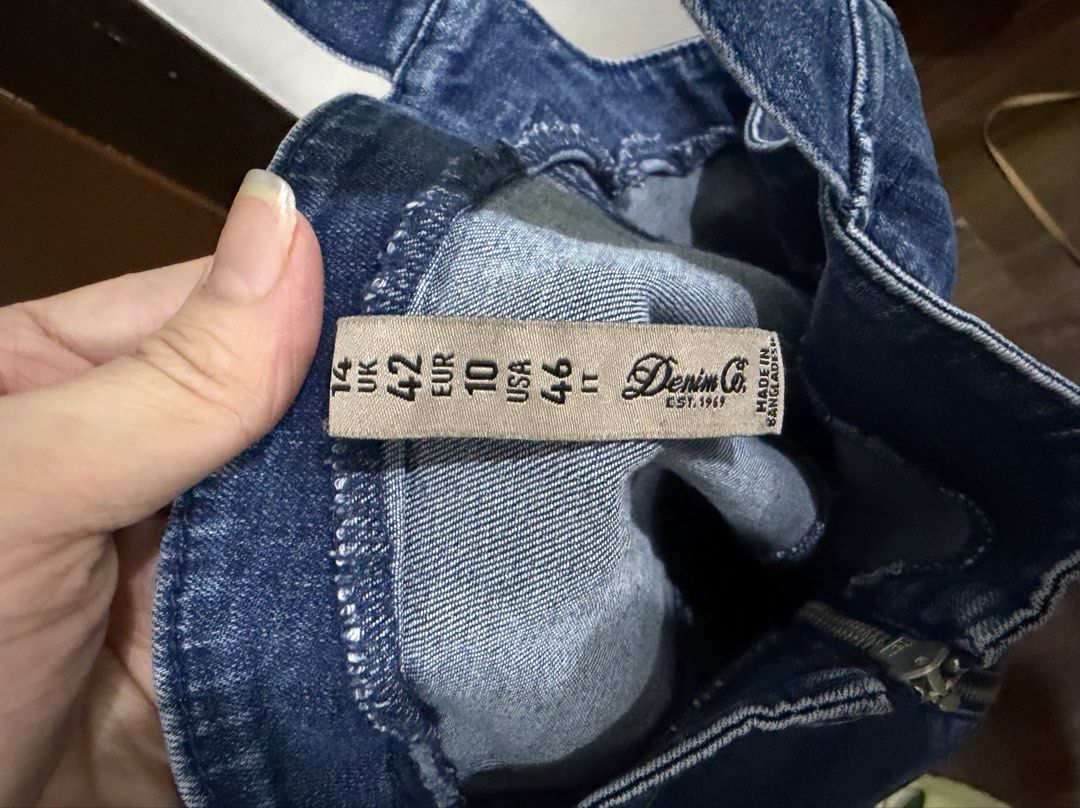 Denim Zipper Dress (Category: Dresses) located in Manila. Submitted by mento.ph (Listing ID 1442095329, Image 2). Description: - Blue denim pinafore dress - Zip front closure - Adjustable straps - Knee length - Perfect for casual wear - Easy to style with tops underneath - fits M-XL.