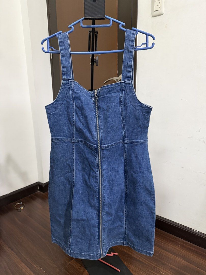 Denim Zipper Dress (Category: Dresses) located in Manila. Submitted by mento.ph (Listing ID 1442095329, Image 1). Description: - Blue denim pinafore dress - Zip front closure - Adjustable straps - Knee length - Perfect for casual wear - Easy to style with tops underneath - fits M-XL.