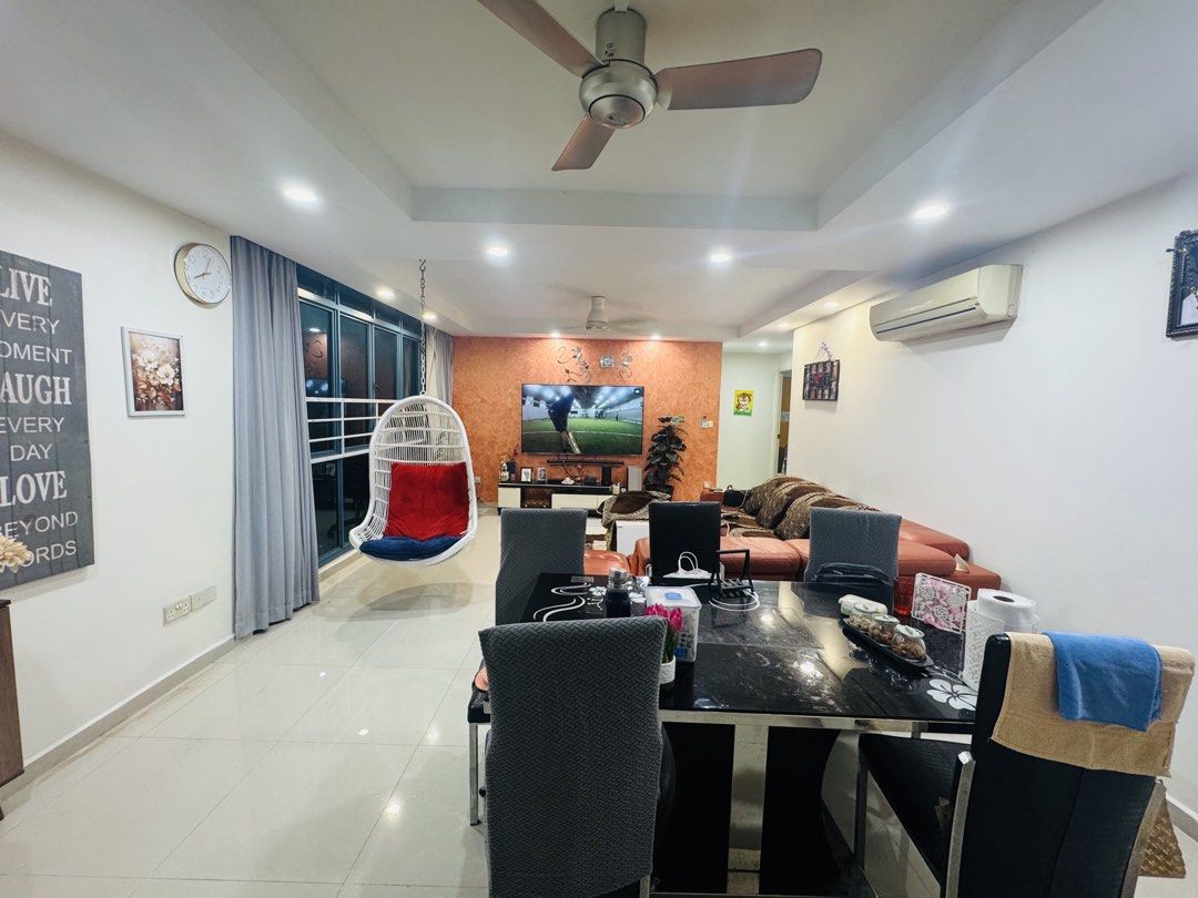 Dining table (Category: Tables & Sets) located in Singapore. Submitted by ghanta.satya (Listing ID 1441973749, Image 2). Description: High quality dining table , stain less steel and glass top including 4 stainless steel chairs. Bought in courts. Moving out hence let it go .
