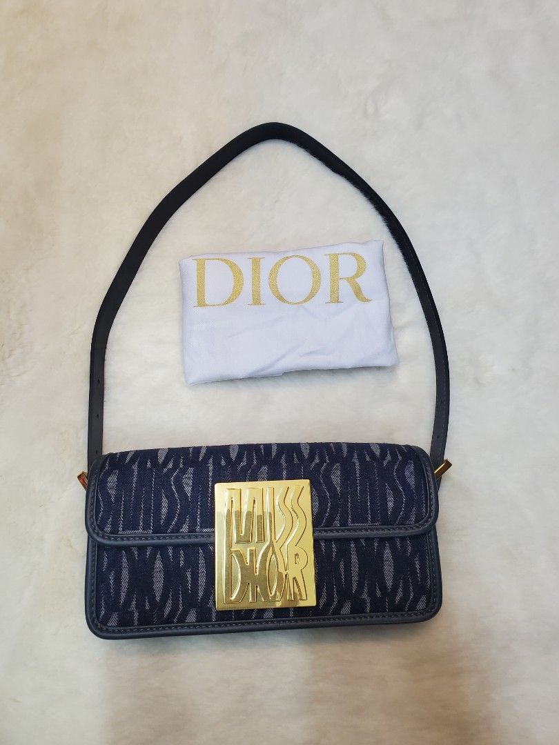 Dior kilikili bag (Category: Luxury Bags & Wallets) located in Manila. Submitted by althearayala0621 (Listing ID 1442024823, Image 1). Description: Dior kilikili bag Canvas coded Dior under zip.
