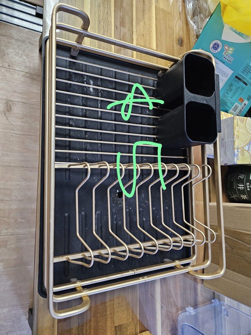 Dish Rack with Utensil Holder with water drainage
