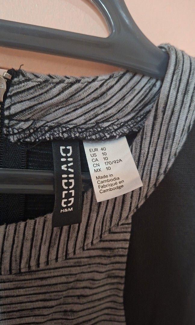 Divided H&M Bodycon Dress - Size S (Category: Dresses) located in Bacolod City. Submitted by diywata (Listing ID 1441992623, Image 3). Description: - Best fits S-M - Worn once - Very high quality - Bought in H&M store - Great for casual and office settings.