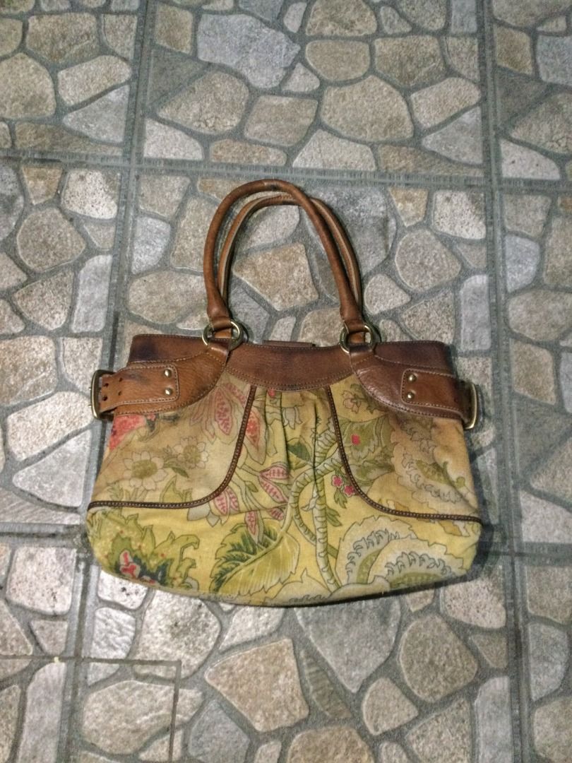 DKNY Y2k Bag (Category: Luxury Bags & Wallets) located in Cebu City. Submitted by streezgallery (Listing ID 1442062973, Image 2). Description: Size: MEDIUM Condition: 8.5/10 Issue: Stains (2nd Picture) Price: 400 + SHIPPING FEE.