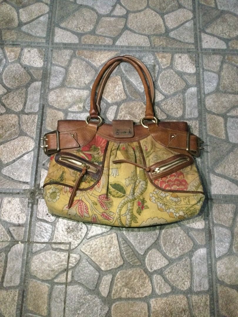 DKNY Y2k Bag (Category: Luxury Bags & Wallets) located in Cebu City. Submitted by streezgallery (Listing ID 1442062973, Image 1). Description: Size: MEDIUM Condition: 8.5/10 Issue: Stains (2nd Picture) Price: 400 + SHIPPING FEE.