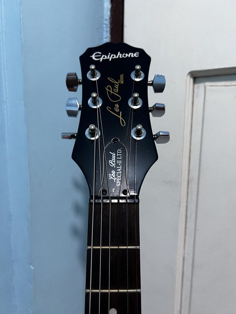 Epiphone Les Paul Special-II with Stand (Category: Musical Instruments) located in Valenzuela. Submitted by abajabajabaja (Listing ID 1442135809, Image 3). Description: ‼️FOR SALE‼️ Epiphone Les Paul Special II Color : Vintage Sunburst FREE Hercules Guitar Stand USED and has a slight issue (5 & 6 Picture) (Message for more Pictures or Videos) RFS : Pabenta lang ng Uncle ko (I have no idea sa guitar, PLEASE RESPECT!) 💸₱6,999💸 (Slight Negotiable)